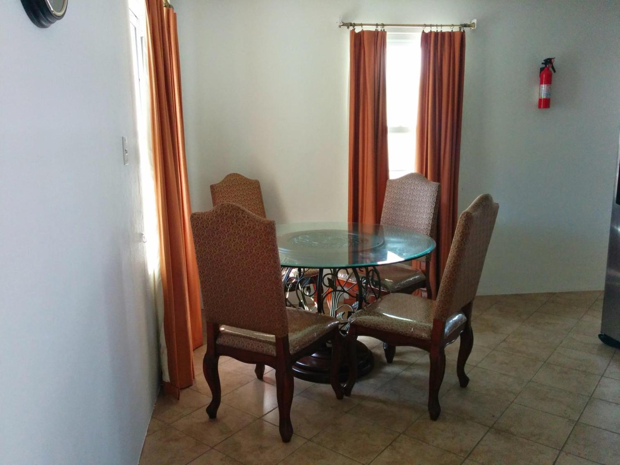Windsong Guest Apartments Pembroke Bagian luar foto