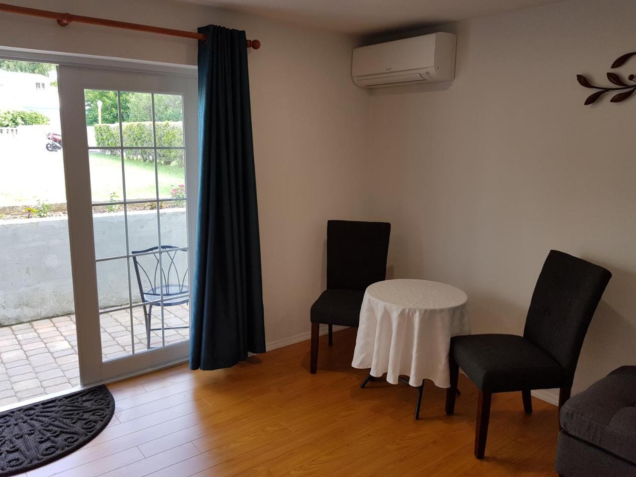 Windsong Guest Apartments Pembroke Bagian luar foto