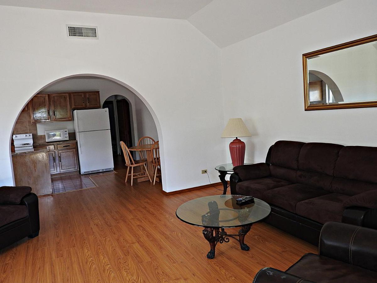 Windsong Guest Apartments Pembroke Bagian luar foto