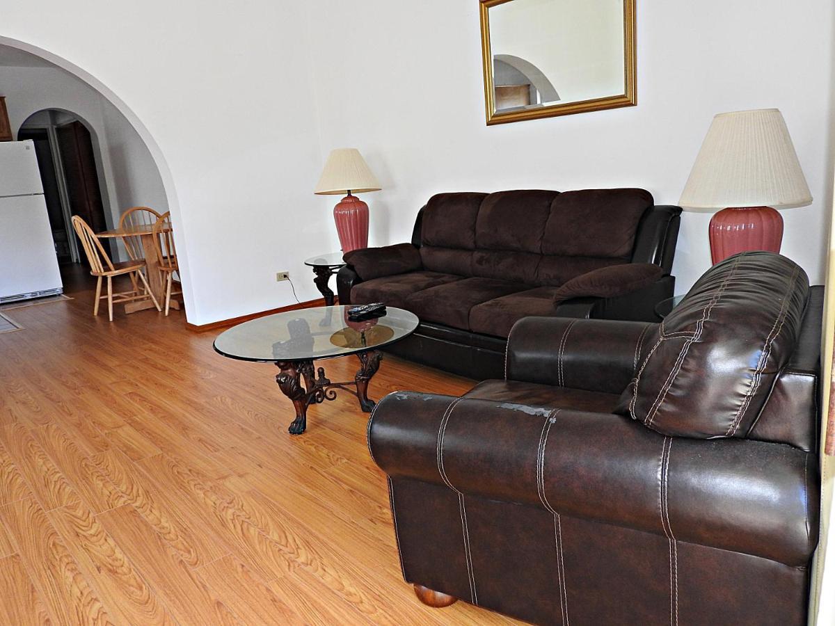 Windsong Guest Apartments Pembroke Bagian luar foto