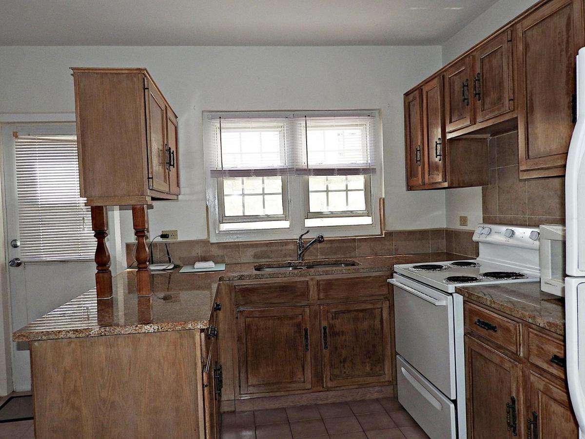 Windsong Guest Apartments Pembroke Bagian luar foto