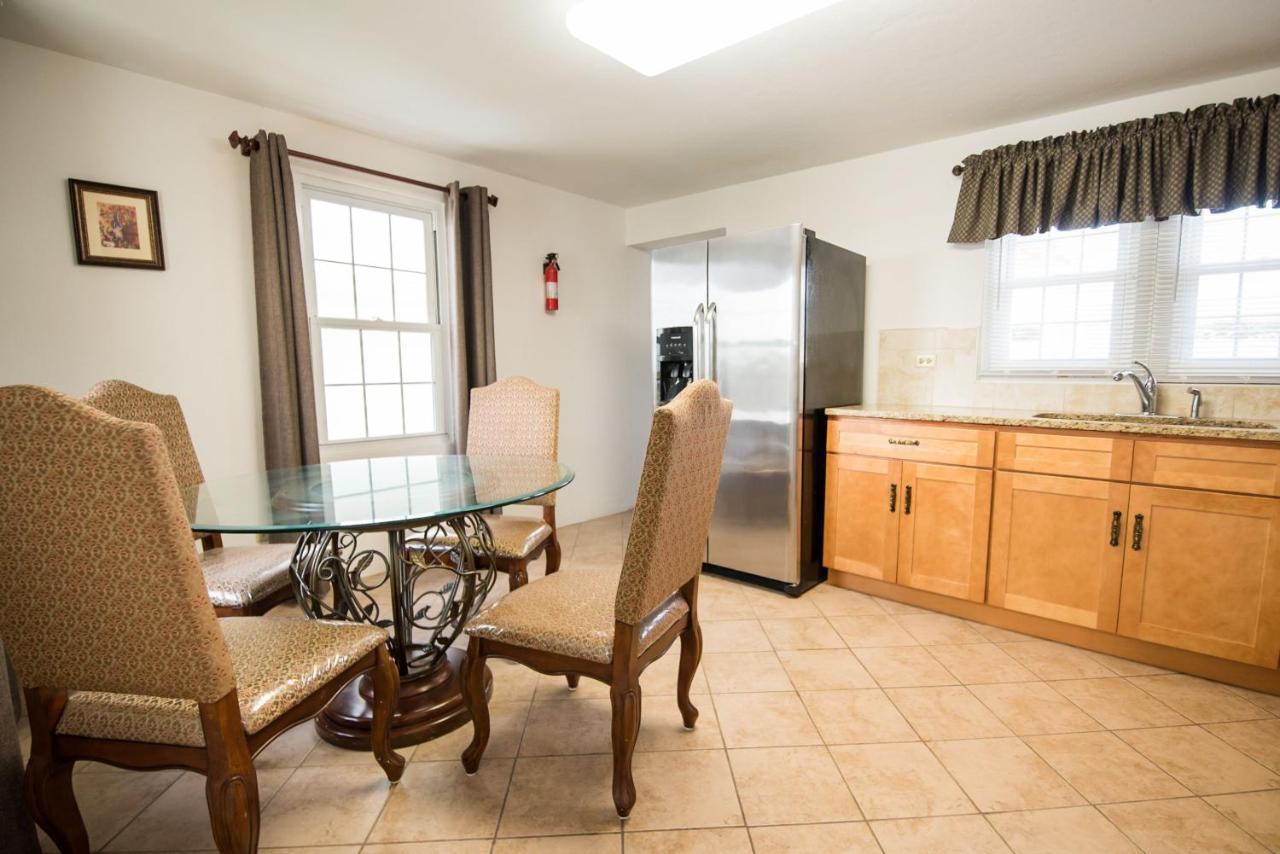 Windsong Guest Apartments Pembroke Bagian luar foto