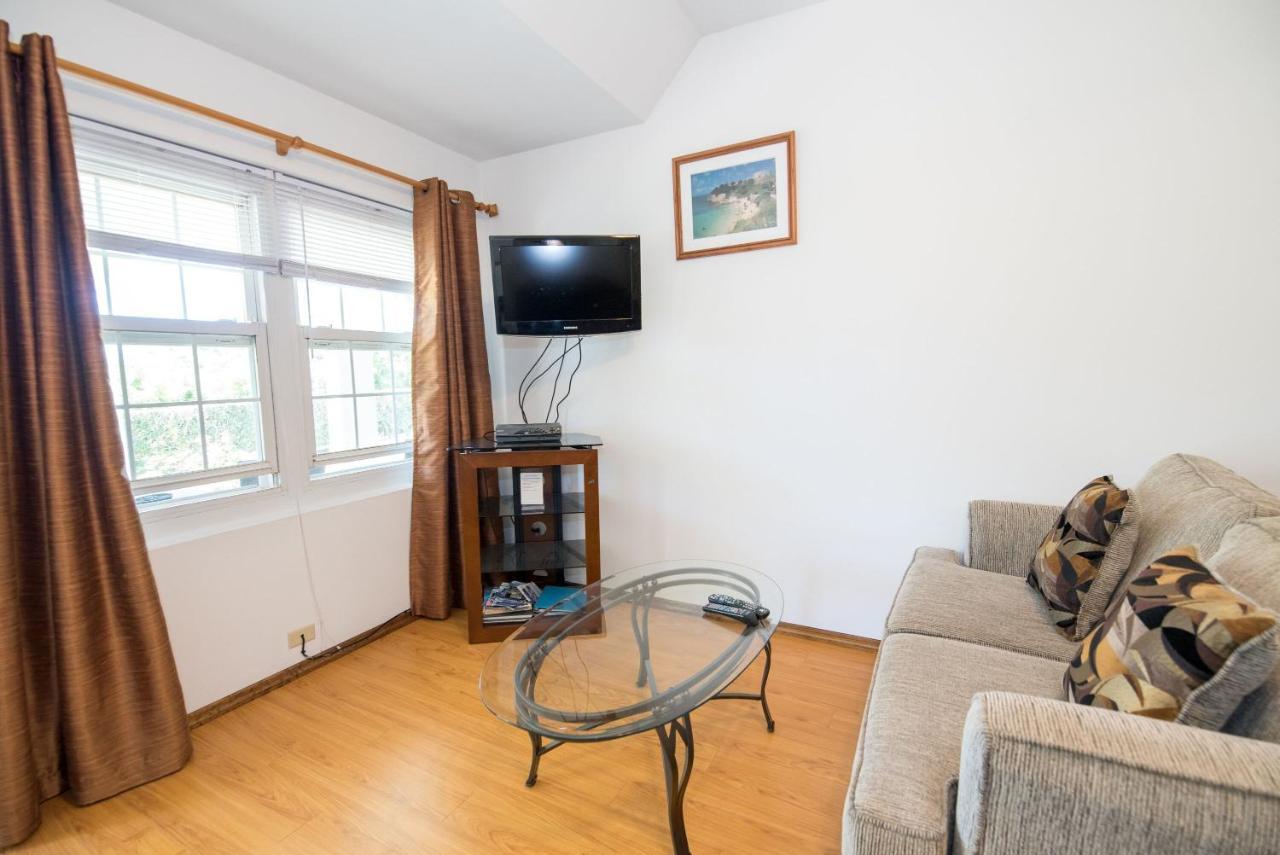 Windsong Guest Apartments Pembroke Bagian luar foto