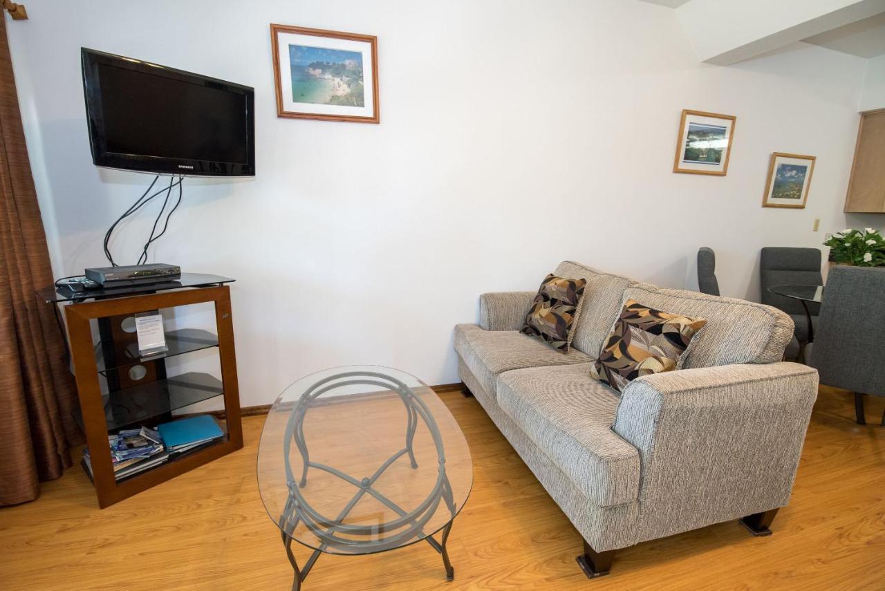 Windsong Guest Apartments Pembroke Bagian luar foto