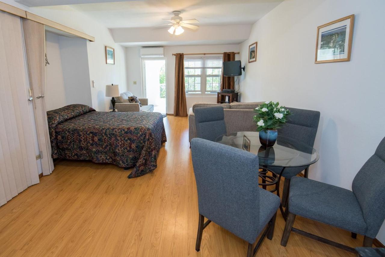 Windsong Guest Apartments Pembroke Bagian luar foto