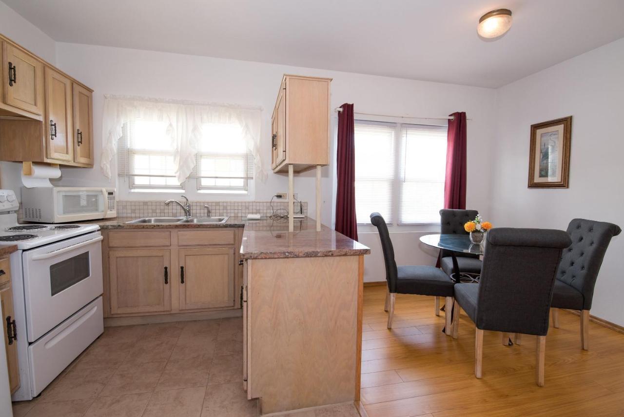 Windsong Guest Apartments Pembroke Bagian luar foto