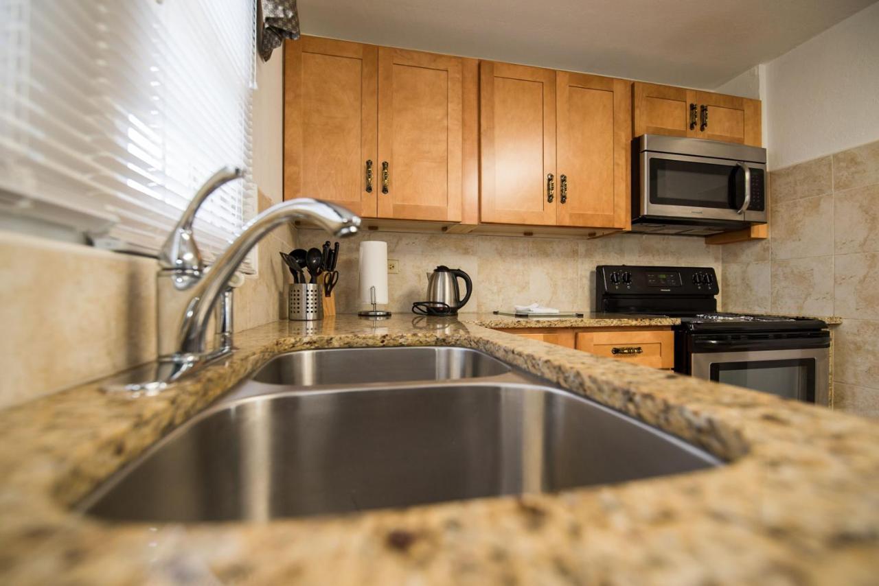 Windsong Guest Apartments Pembroke Bagian luar foto