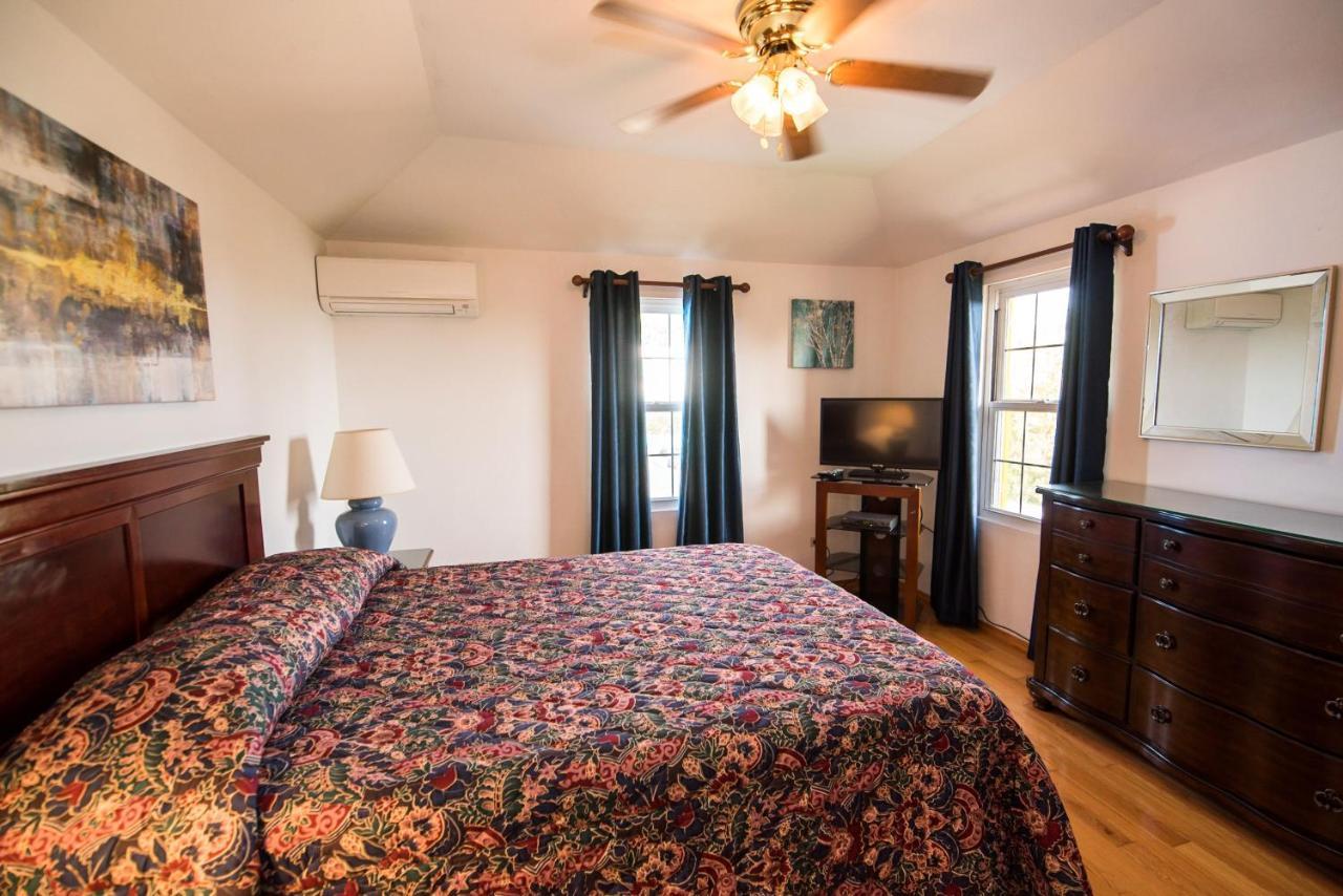 Windsong Guest Apartments Pembroke Bagian luar foto