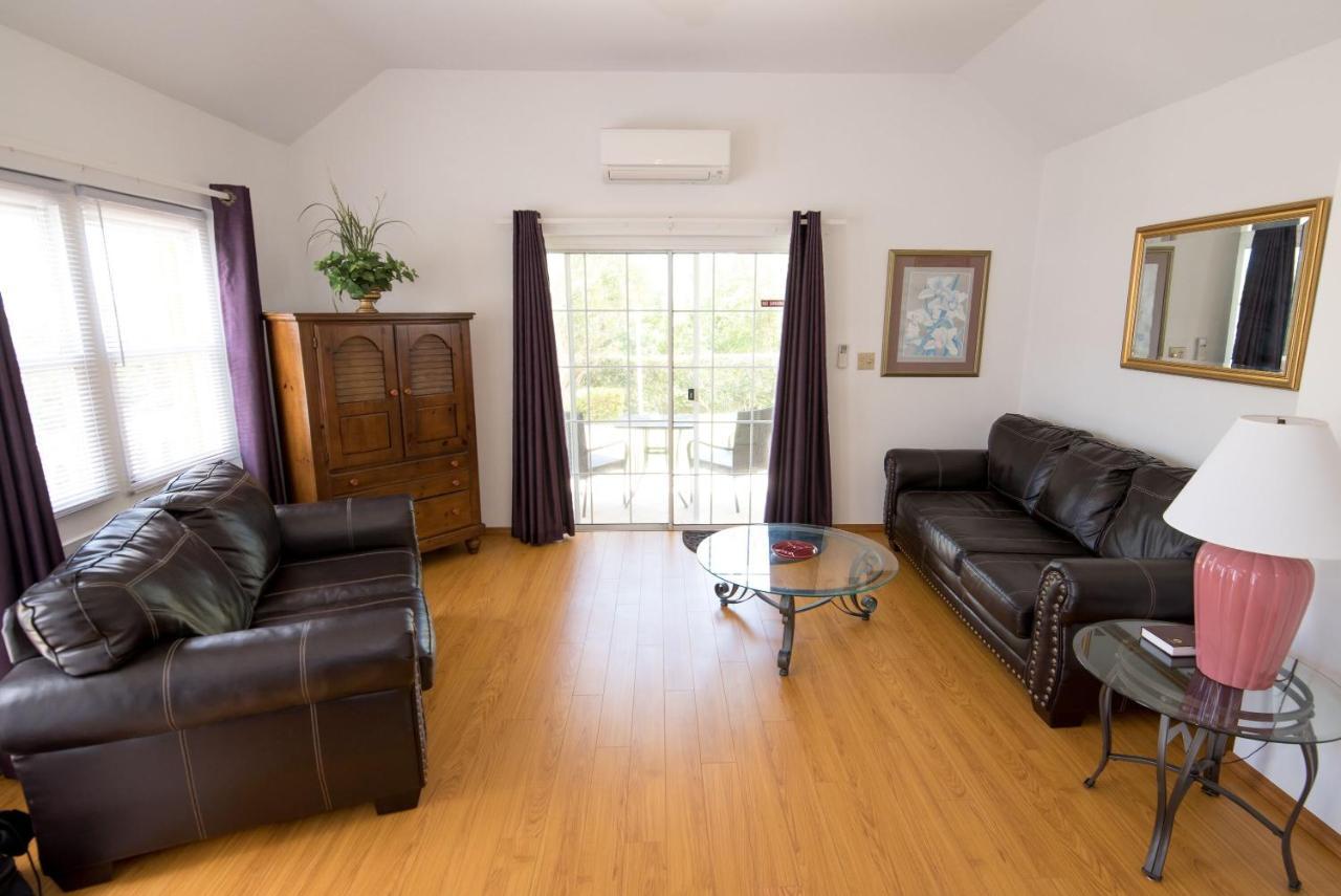 Windsong Guest Apartments Pembroke Bagian luar foto